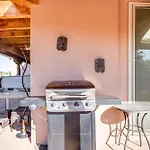 Serene Santa Fe Getaway With Hot Tub And Fireplace!