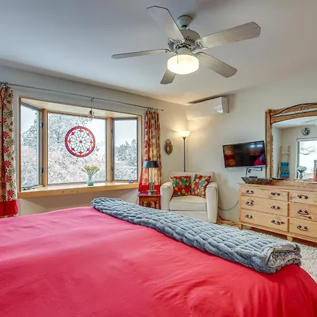 Serene Getaway With Hot Tub And Fireplace! Holiday home Santa Fe