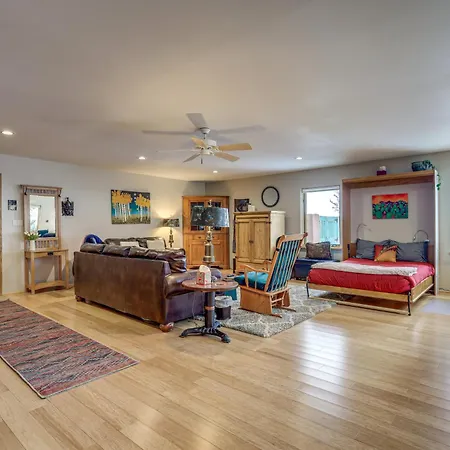 Serene Getaway With Hot Tub And Fireplace! Santa Fe