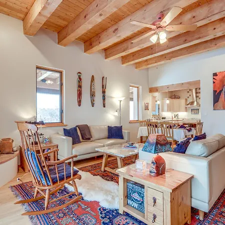 Serene Getaway With Hot Tub And Fireplace! Holiday home *